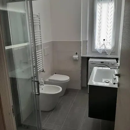 Titti's House - Parcheggio Custodito In Garage Gratis Génova