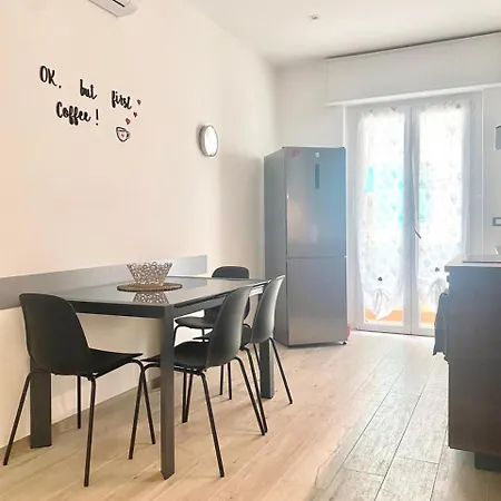 Titti's House - Parcheggio Custodito In Garage Gratis Génova